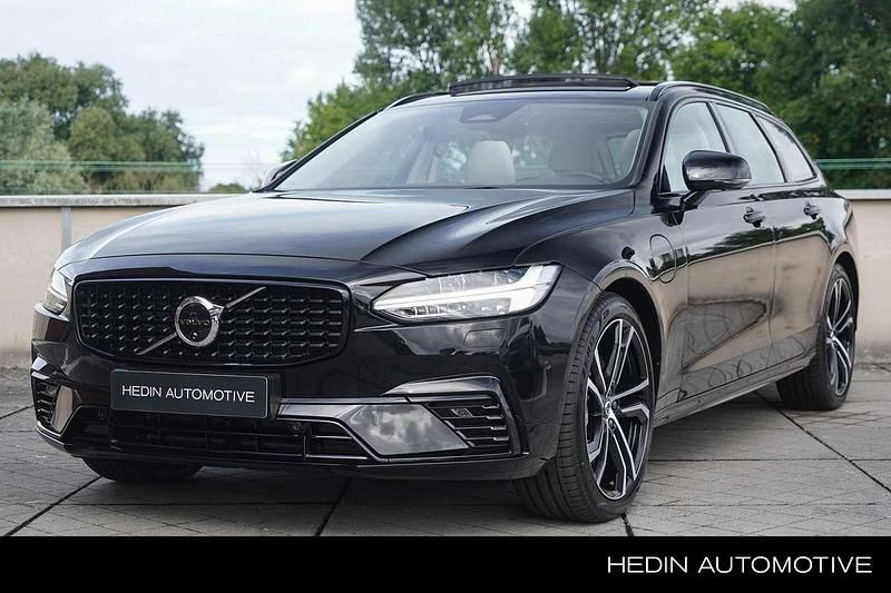 Zwart Nieuw 2025 Volvo V90 Executive Stationwagen | € 77.290 - Afbeelding 1/4