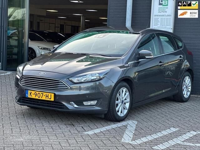 Grijs Gebruikt 2017 Ford Focus Titanium Hatchback | € 7.999 (Eerlijke prijs) - Afbeelding 1/4