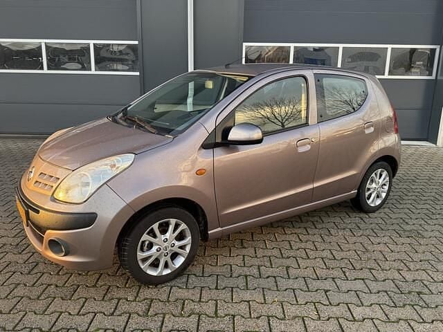 Beige (metallic) Gebruikt 2010 Nissan Pixo Hatchback | € 1.895 (Eerlijke prijs) - Afbeelding 1/4