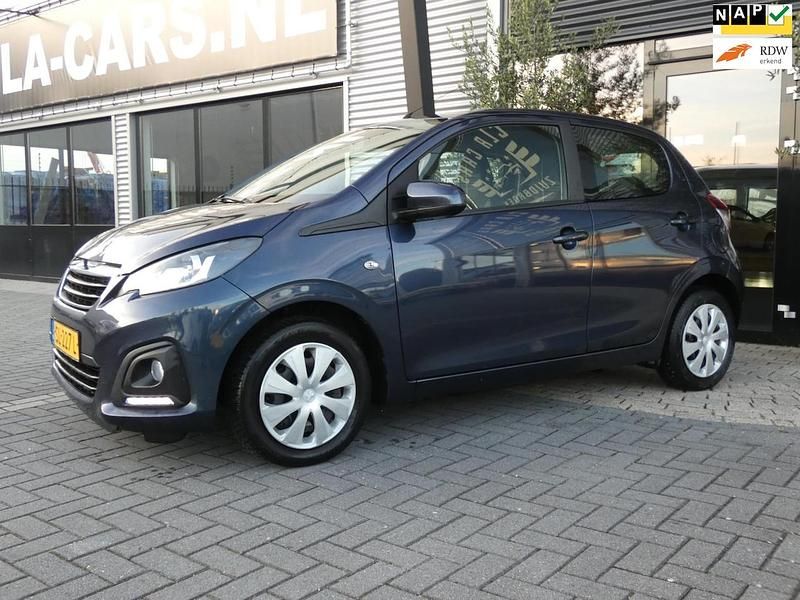 Blauw (metallic) Gebruikt 2018 Peugeot 108 Active Hatchback | € 7.299 (Eerlijke prijs) - Afbeelding 1/4