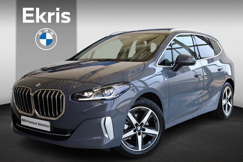 Grijs Gebruikt 2024 BMW 218 Luxury Line Stationwagen | € 40.900 - Afbeelding 1/4
