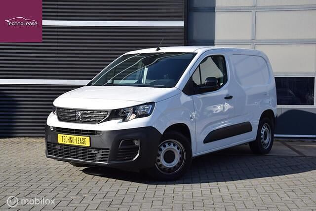 Wit Occasion 2024 Peugeot Partner Premium MPV | € 19.750 (Duur) - Afbeelding 1/4