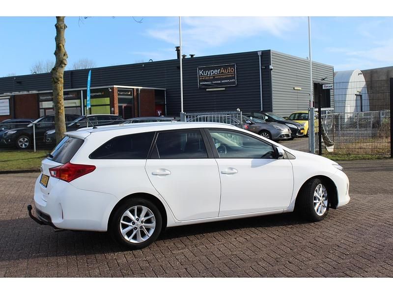 Occasion Toyota Auris 99 PK (72 kW) 2013 Wit Stationwagen