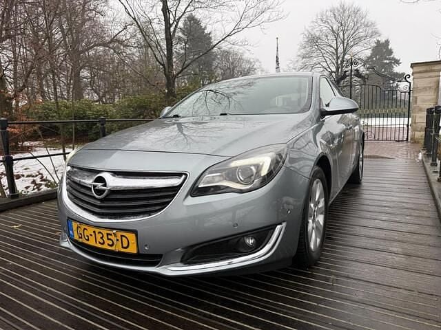 Grijs Occasion 2015 Opel Insignia Edition Hatchback | € 7.990 (Goede deal) - Afbeelding 1/4