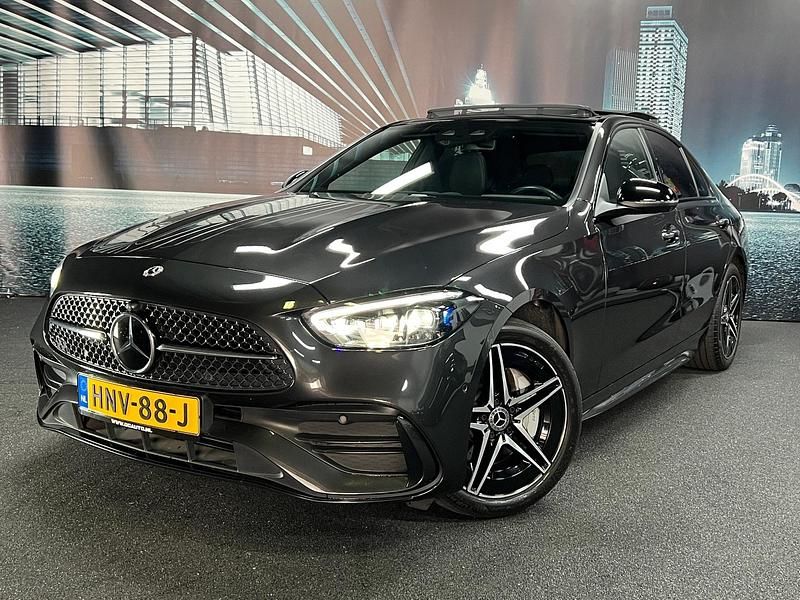 Grijs Gebruikt 2022 Mercedes C300 AMG line Sedan | € 42.500 (Eerlijke prijs) - Afbeelding 1/4