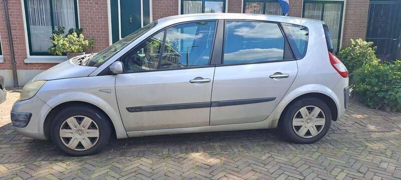 Grijs Gebruikt 2005 Renault Mégane II MPV | € 750 (Eerlijke prijs) - Afbeelding 1/4