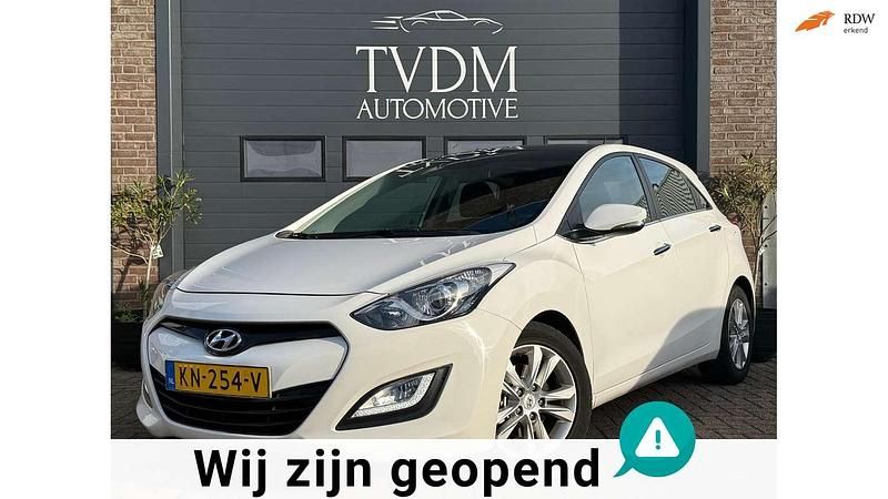 Wit Occasion 2012 Hyundai i30 Hatchback | € 8.950 (Eerlijke prijs) - Afbeelding 1/4