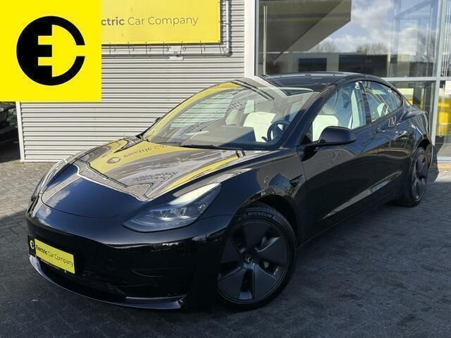 Zwart Gebruikt 2021 Tesla Model 3 Standard Range Sedan | € 27.950 (Duur) - Afbeelding 1/4