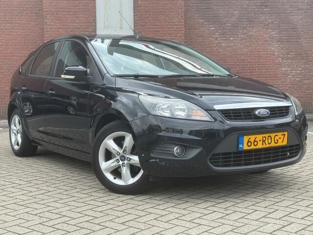 Zwart Gebruikt 2011 Ford Focus Hatchback | € 2.395 (Goede deal) - Afbeelding 1/4
