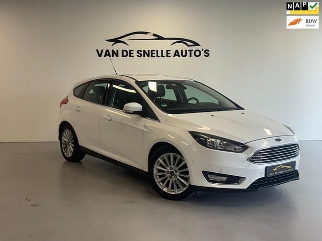 Wit Gebruikt 2015 Ford Focus Titanium Hatchback | € 7.790 (Iets duurder) - Afbeelding 1/4