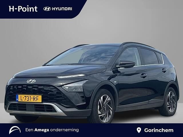 Phantom black (x5b) (donker zwart) Occasion 2021 Hyundai Bayon Premium SUV | € 16.940 (Eerlijke prijs) - Afbeelding 1/4