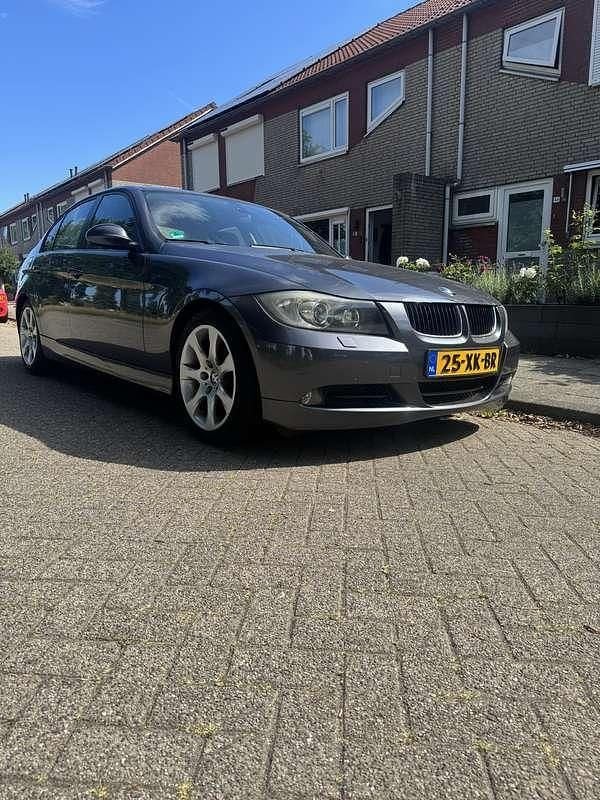 Grijs Gebruikt 2007 BMW 320 Executive Sedan | € 2.900 (Iets duurder) - Afbeelding 1/4