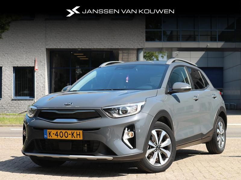 Grijs Gebruikt 2021 Kia Stonic SUV | € 18.645 (Eerlijke prijs) - Afbeelding 1/4