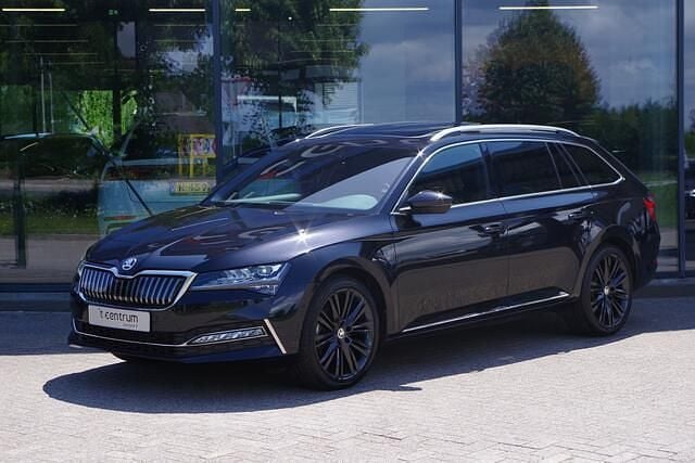 Zwart Gebruikt 2021 Skoda Superb LAURIN & KLEMENT Stationwagen | € 31.950 (Iets duurder) - Afbeelding 1/4