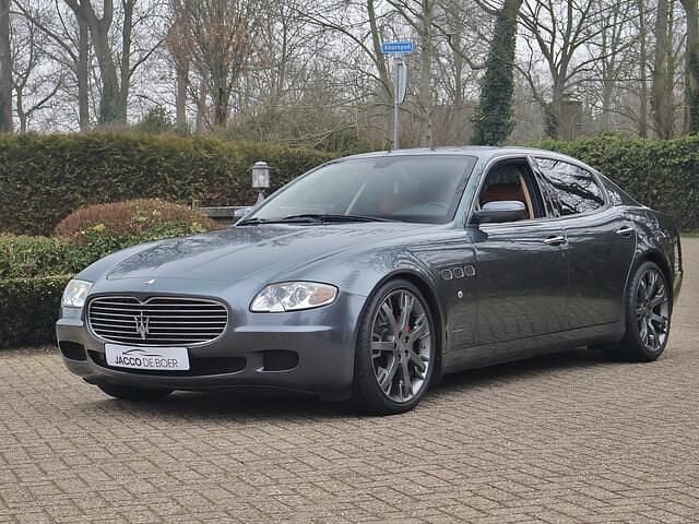 Grijs Occasion 2006 Maserati Quattroporte Sedan | € 22.900 (Eerlijke prijs) - Afbeelding 1/4