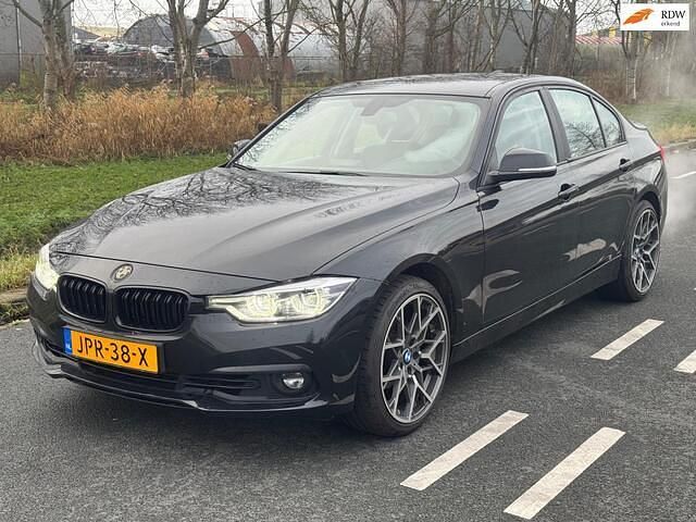 Zwart Gebruikt 2018 BMW 318 Sedan | € 16.999 (Super prijs) - Afbeelding 1/4