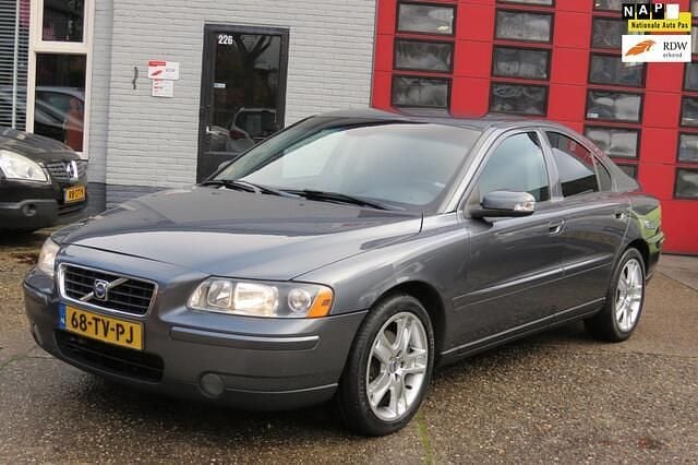 Grijs Gebruikt 2007 Volvo S60 Momentum Sedan | € 3.150 (Goede deal) - Afbeelding 1/4