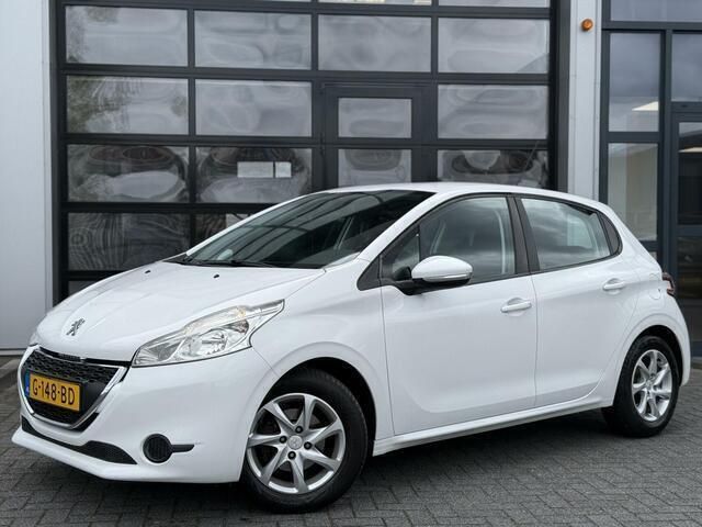 Wit Gebruikt 2013 Peugeot 208 Active Hatchback | € 5.495 (Eerlijke prijs) - Afbeelding 1/4