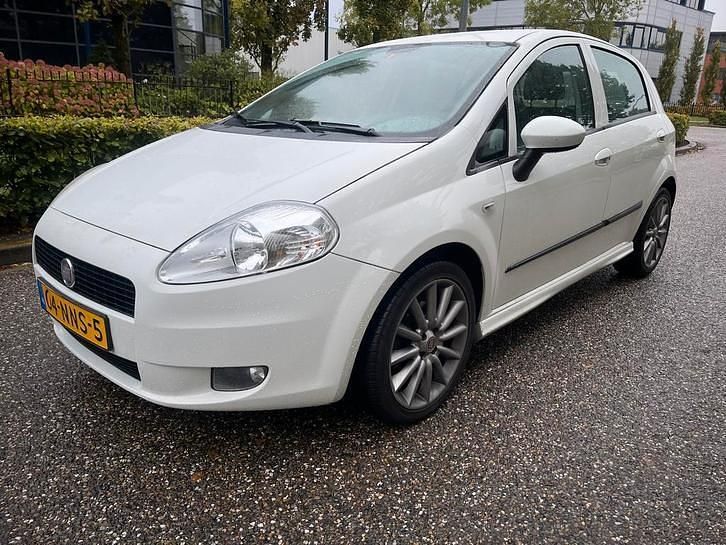 Gebruikt 2010 Fiat Punto | € 1.750 - Afbeelding 1/1