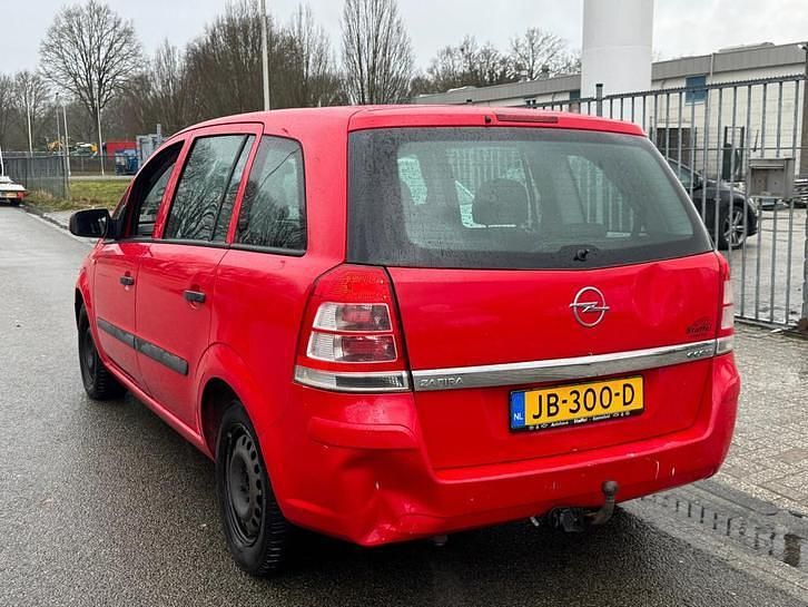 Occasion Opel Zafira Essentia 116 PK (85 kW) 2009 Rood MPV