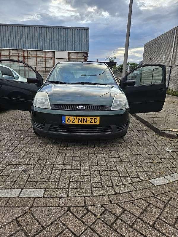 Groen Gebruikt 2004 Ford Fiesta Ambiente Hatchback | € 1.000 (Eerlijke prijs) - Afbeelding 1/4