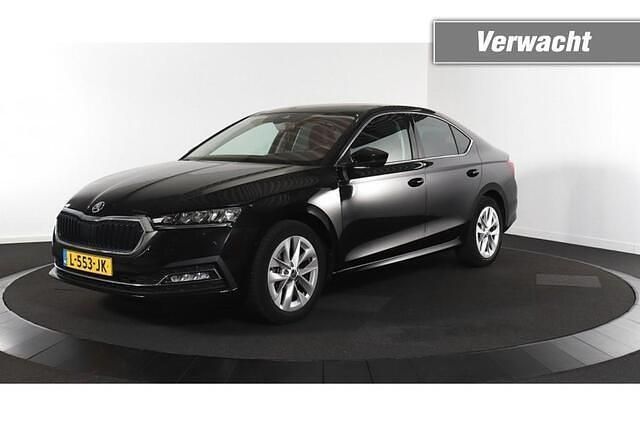 Zwart Gebruikt 2021 Skoda Octavia Business Line Hatchback | € 20.950 (Eerlijke prijs) - Afbeelding 1/4