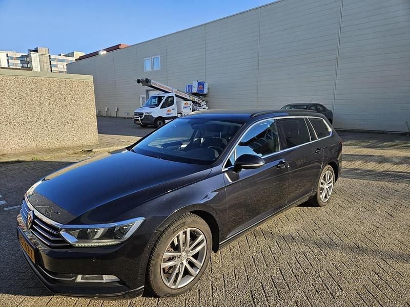 Zwart Occasion 2016 VW Passat Highline Stationwagen | € 8.995 (Eerlijke prijs) - Afbeelding 1/4