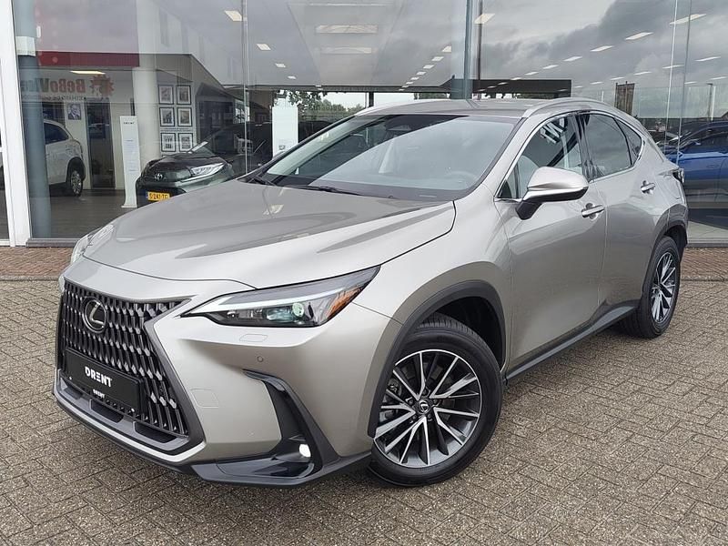 Zilver Gebruikt 2024 Lexus NX450h+ Luxury Line SUV | € 54.995 (Eerlijke prijs) - Afbeelding 1/4