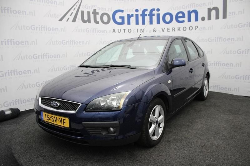 Blauw Gebruikt 2006 Ford Focus Futura Hatchback | € 2.490 (Eerlijke prijs) - Afbeelding 1/4