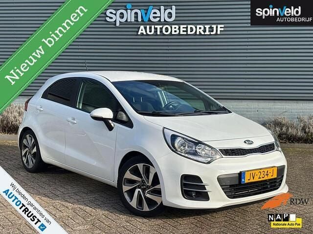 Wit Occasion 2016 Kia Rio Hatchback | € 7.499 (Eerlijke prijs) - Afbeelding 1/4