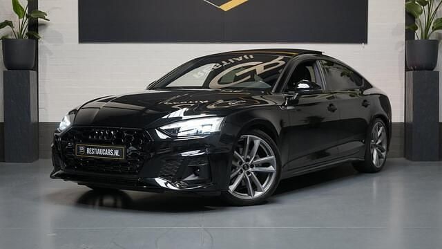 Zwart Gebruikt 2023 Audi A5 Sportback S-Line Hatchback | € 43.950 (Iets duurder) - Afbeelding 1/4