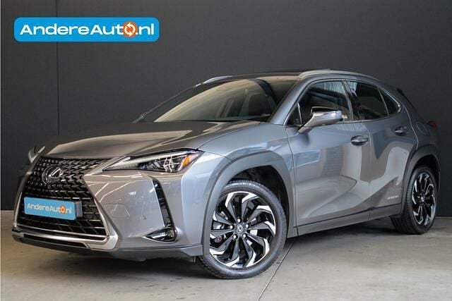 Grijs (metallic) Occasion 2020 Lexus UX 250h Executive Line SUV | € 31.595 (Eerlijke prijs) - Afbeelding 1/3