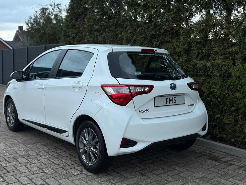 Occasion Toyota Yaris Hybrid 73 PK (53 kW) 2017 Wit Hatchback
