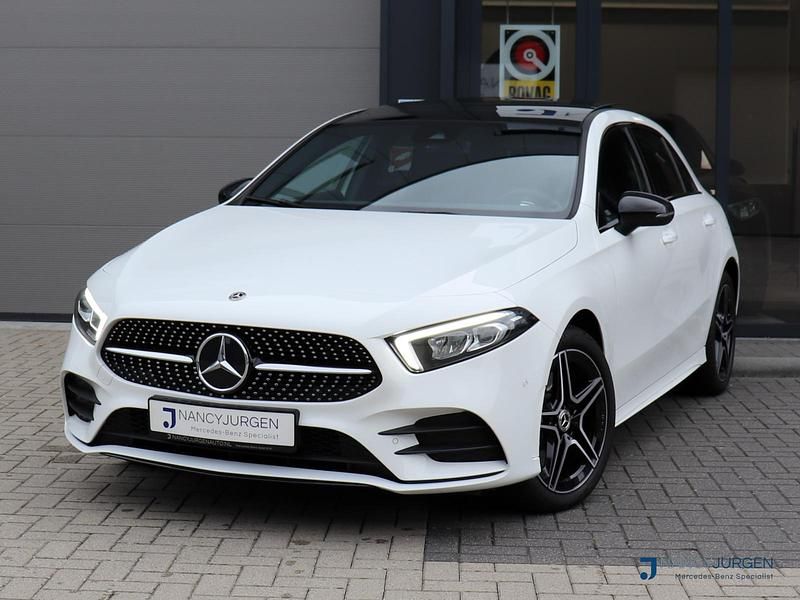 Wit Gebruikt 2022 Mercedes A250 AMG Hatchback | € 35.850 (Iets duurder) - Afbeelding 1/4