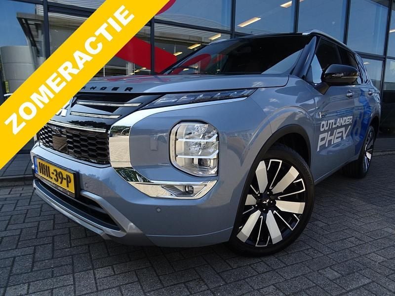 Grijs Gebruikt 2025 Mitsubishi Outlander Instyle SUV | € 61.945 - Afbeelding 1/4