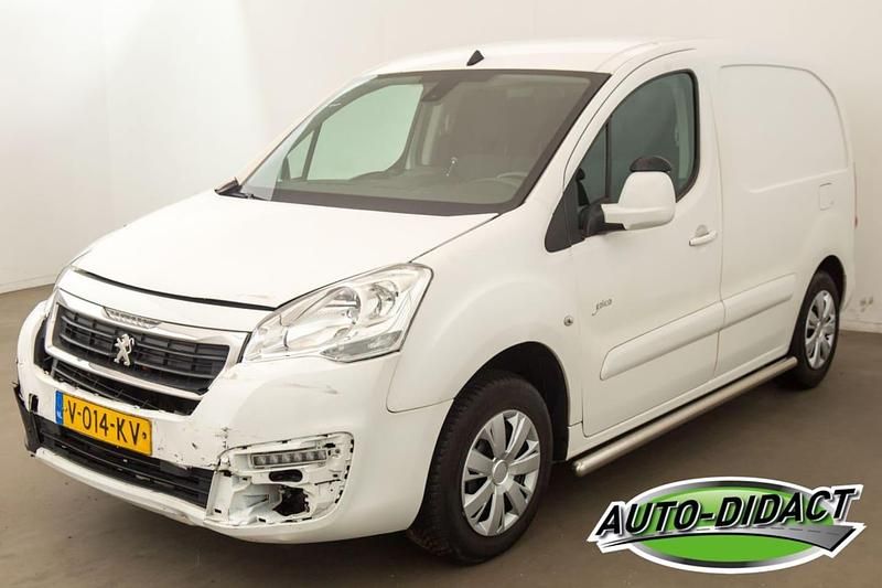 Wit Gebruikt 2017 Peugeot Partner Premium Van | € 2.550 - Afbeelding 1/4