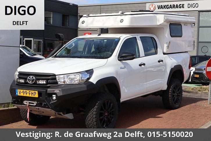 Wit Occasion 2018 Toyota HiLux Comfort Pickup | € 61.900 - Afbeelding 1/4