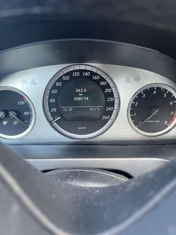 Grijs Gebruikt 2009 Mercedes C180 Sedan | € 7.500 - Afbeelding 1/4