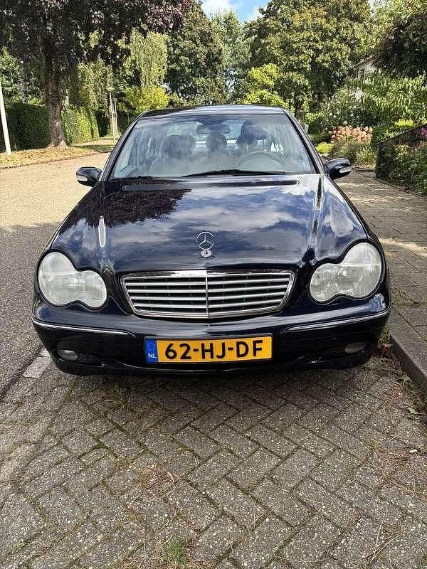 Blauw Occasion 2001 Mercedes C240 Elegance Sedan | € 3.250 (Eerlijke prijs) - Afbeelding 1/4