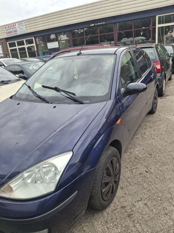 Blauw Gebruikt 2002 Ford Focus Collection Hatchback | € 575 (Goede deal) - Afbeelding 1/4