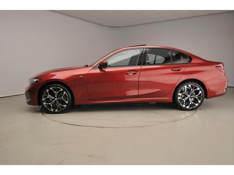 Occasion BMW 330e M Sport 292 PK (214 kW) 2025 Rood Sedan