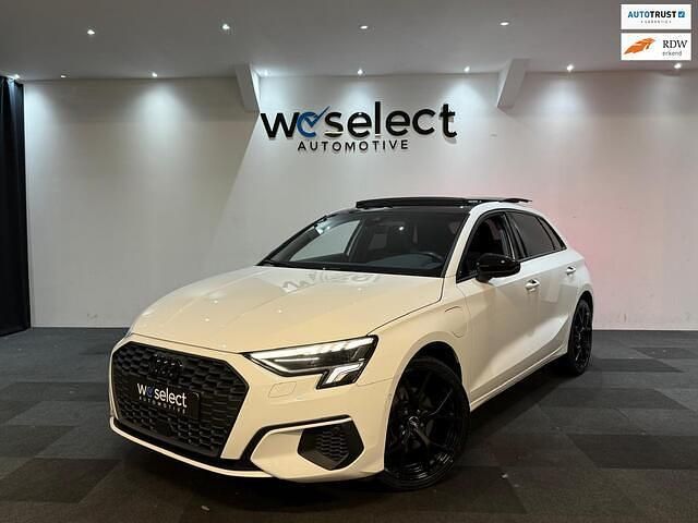 Wit Gebruikt 2021 Audi A3 Sportback Hatchback | € 35.950 - Afbeelding 1/4