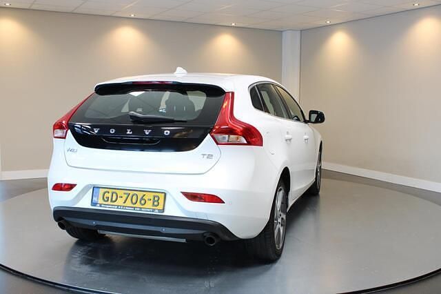 Occasion Volvo V40 Momentum 120 PK (88 kW) 2015 Wit (metallic) Hatchback