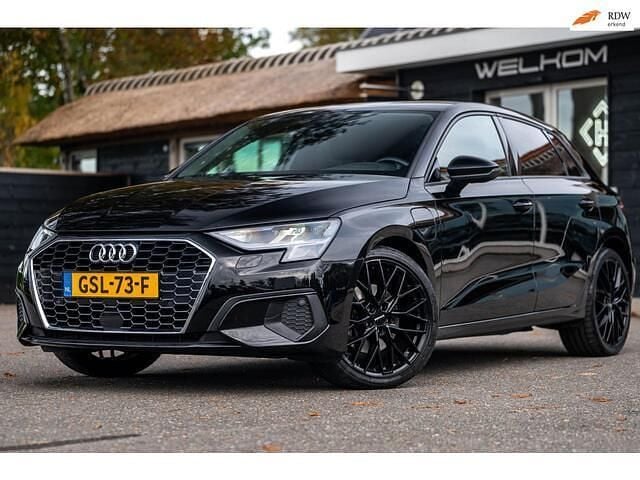 Zwart Gebruikt 2022 Audi A3 Sportback Performance Hatchback | € 24.950 (Super prijs) - Afbeelding 1/4