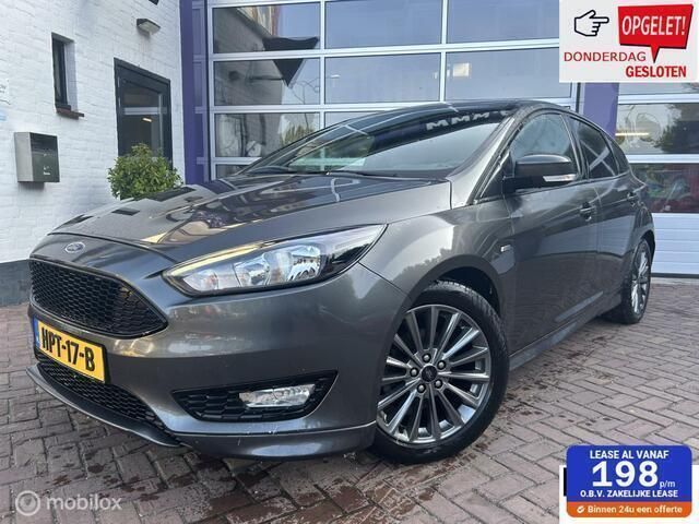 Grijs Gebruikt 2017 Ford Focus ST-Line Hatchback | € 11.999 (Eerlijke prijs) - Afbeelding 1/4