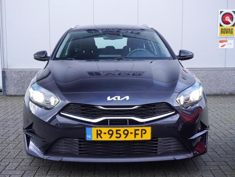 Occasion Kia Ceed 2022 Zwart Hatchback
