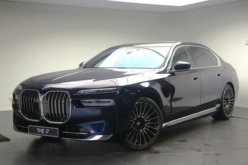 Blauw, metallic lak Nieuw 2024 BMW i7 Executive Sedan | € 144.548 (Duur) - Afbeelding 1/4