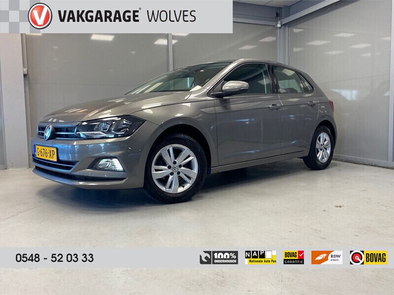Grijs, metallic lak Gebruikt 2020 VW Polo Comfortline Hatchback | € 14.895 (Eerlijke prijs) - Afbeelding 1/4