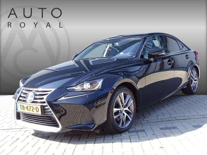 Zwart Gebruikt 2018 Lexus IS300h Business Edition Sedan | € 22.995 (Eerlijke prijs) - Afbeelding 1/4