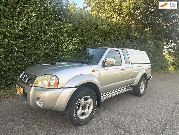 Grijs (metallic) Gebruikt 2004 Nissan King Pickup | € 5.500 - Afbeelding 1/4
